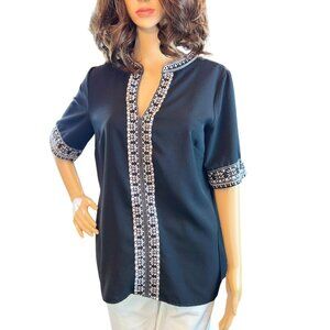 (5/$25)Boho Style Embroidered Relaxed Notched Neckline Top in Black/White Size M